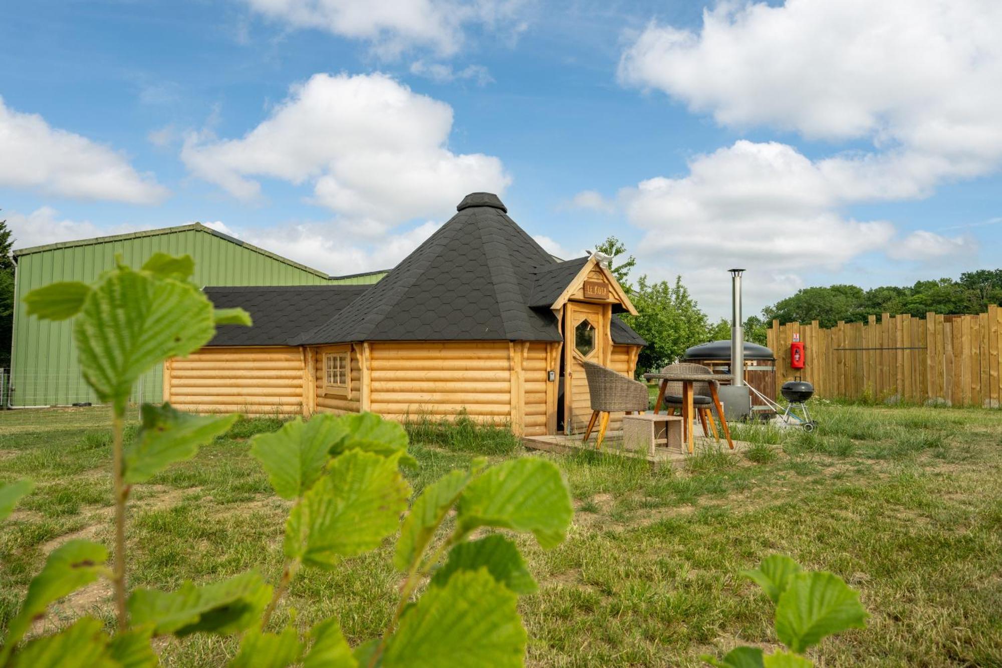 Logements Insolites A La Ferme - Yourte, Kota Ou Pod Farbus Phòng bức ảnh