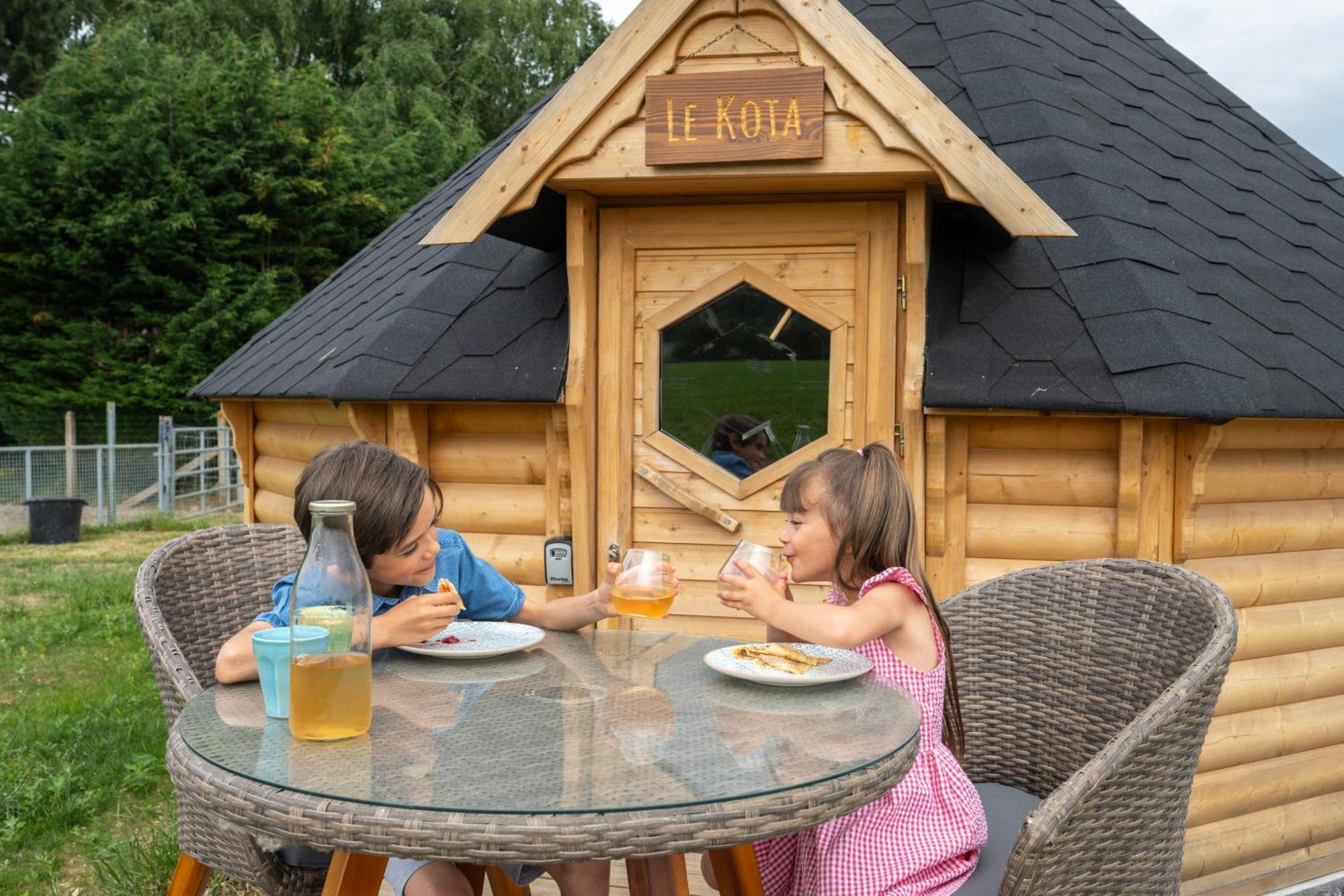 Logements Insolites A La Ferme - Yourte, Kota Ou Pod Farbus Phòng bức ảnh